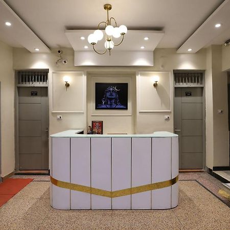 Amrit Hotel Нью-Дели Экстерьер фото