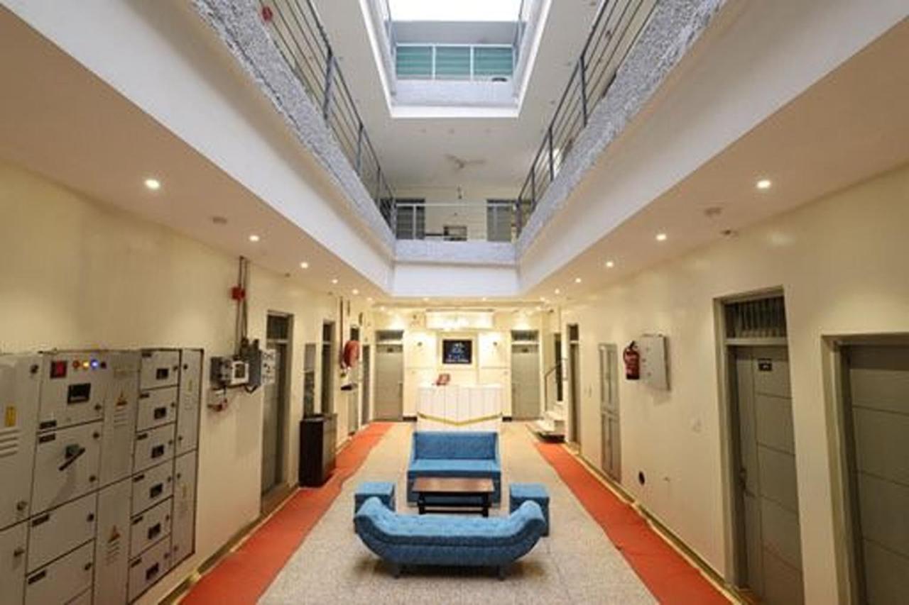 Amrit Hotel Нью-Дели Экстерьер фото