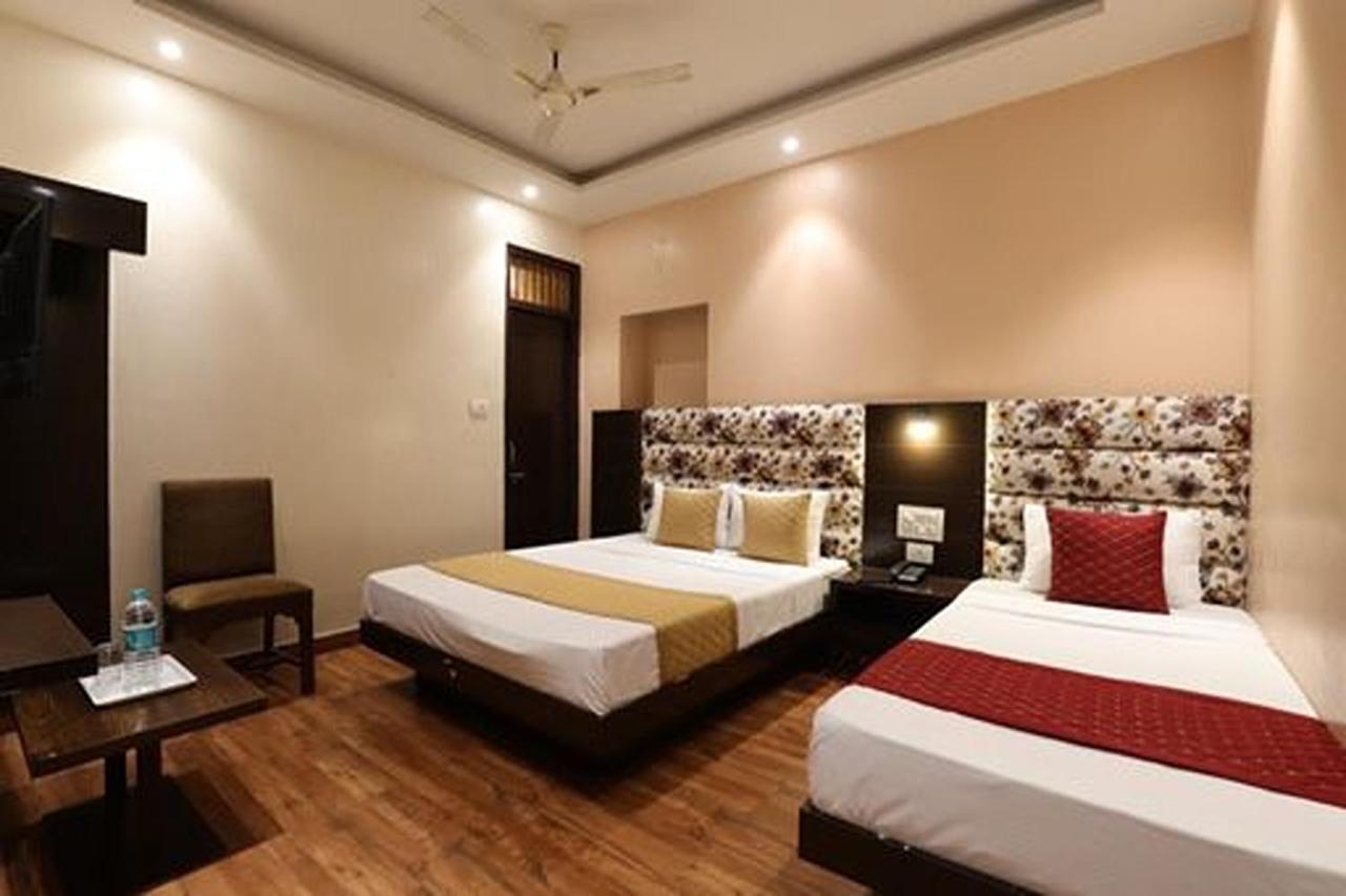 Amrit Hotel Нью-Дели Экстерьер фото