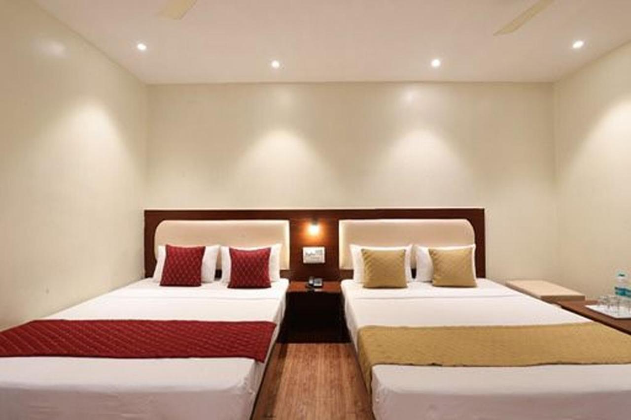 Amrit Hotel Нью-Дели Экстерьер фото