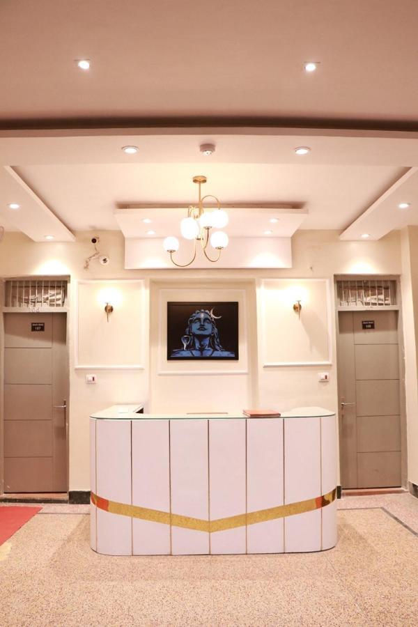 Amrit Hotel Нью-Дели Экстерьер фото