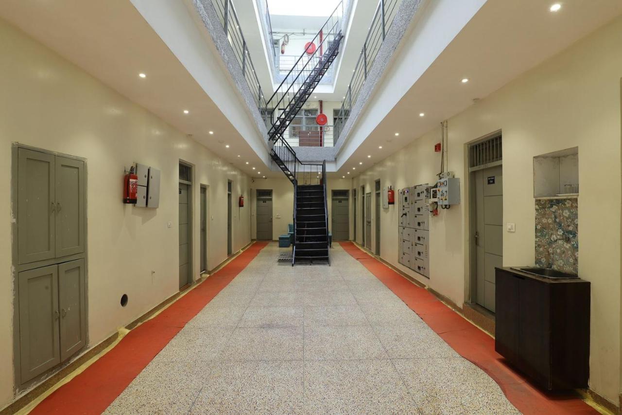 Amrit Hotel Нью-Дели Экстерьер фото