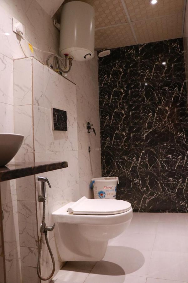Amrit Hotel Нью-Дели Экстерьер фото
