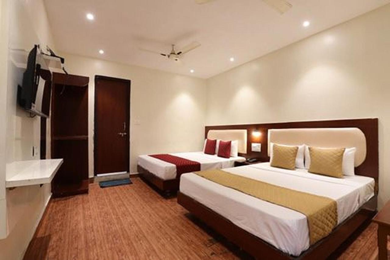 Amrit Hotel Нью-Дели Экстерьер фото