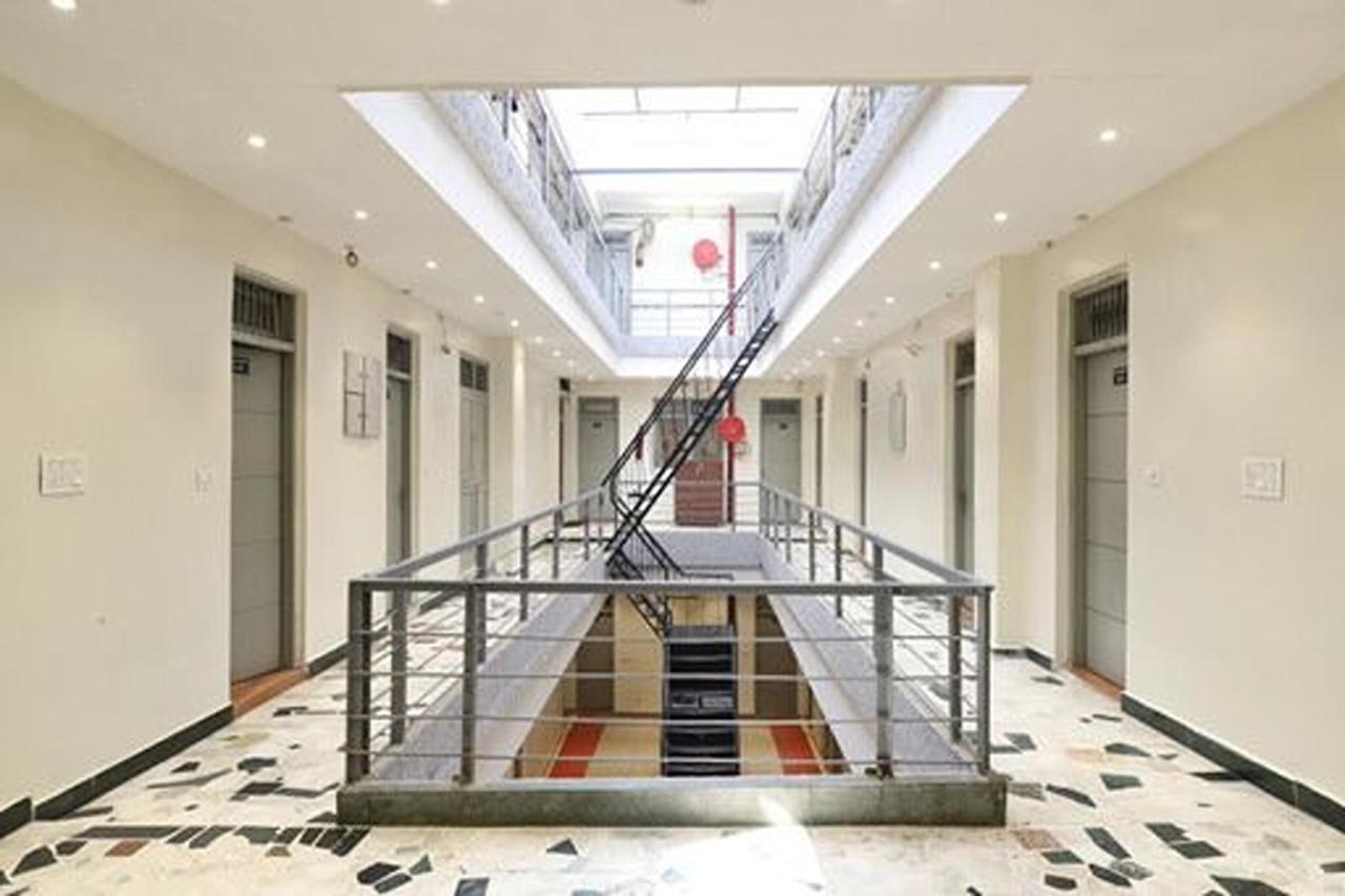 Amrit Hotel Нью-Дели Экстерьер фото